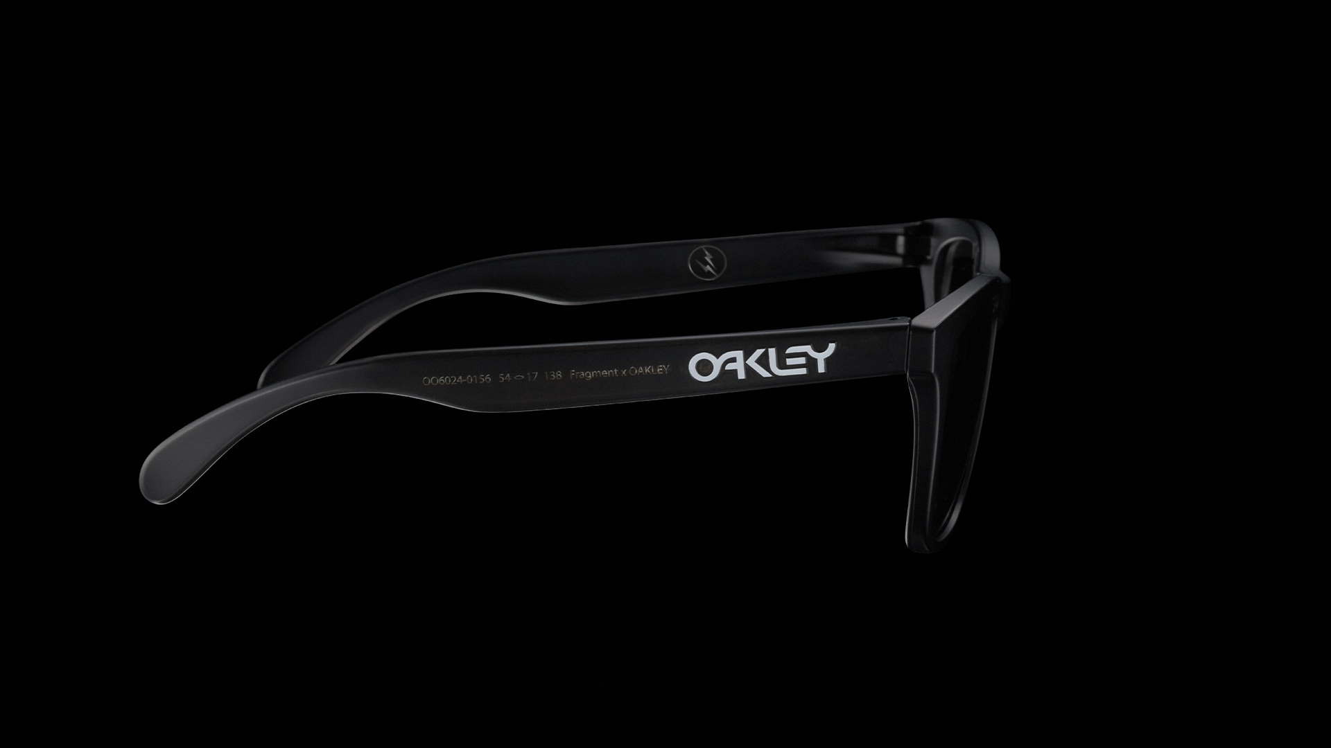 OAKLEY x FRAGMENT: A LIMITED-EDITION SS2023 COLLECTION OAKLEY x FRAGMENT: A LIMITED-EDITION SS2023 COLLECTION